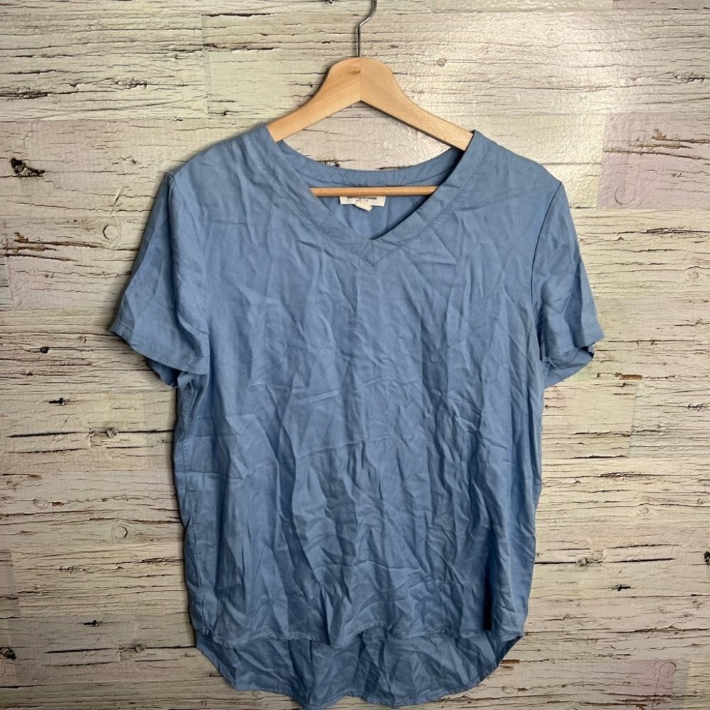 Beachlunchlounge  blue tee shirt size medium